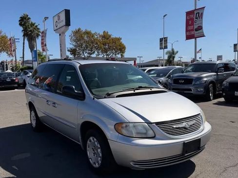 Used 2002 Chrysler Town & Country eL image 4