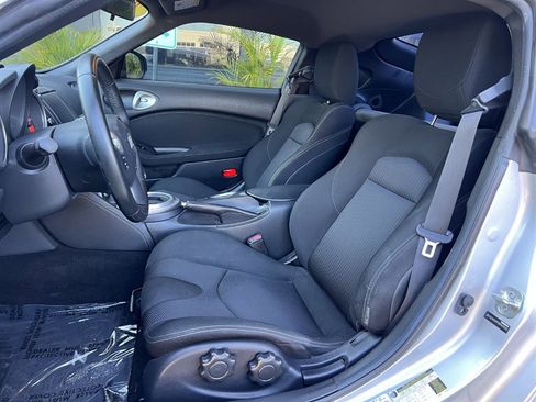 Used 2015 Nissan 370Z Coupe image 9