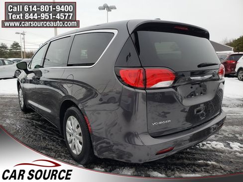 Used 2021 Chrysler Voyager L image 8