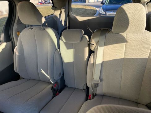 Used 2012 Toyota Sienna LE image 16