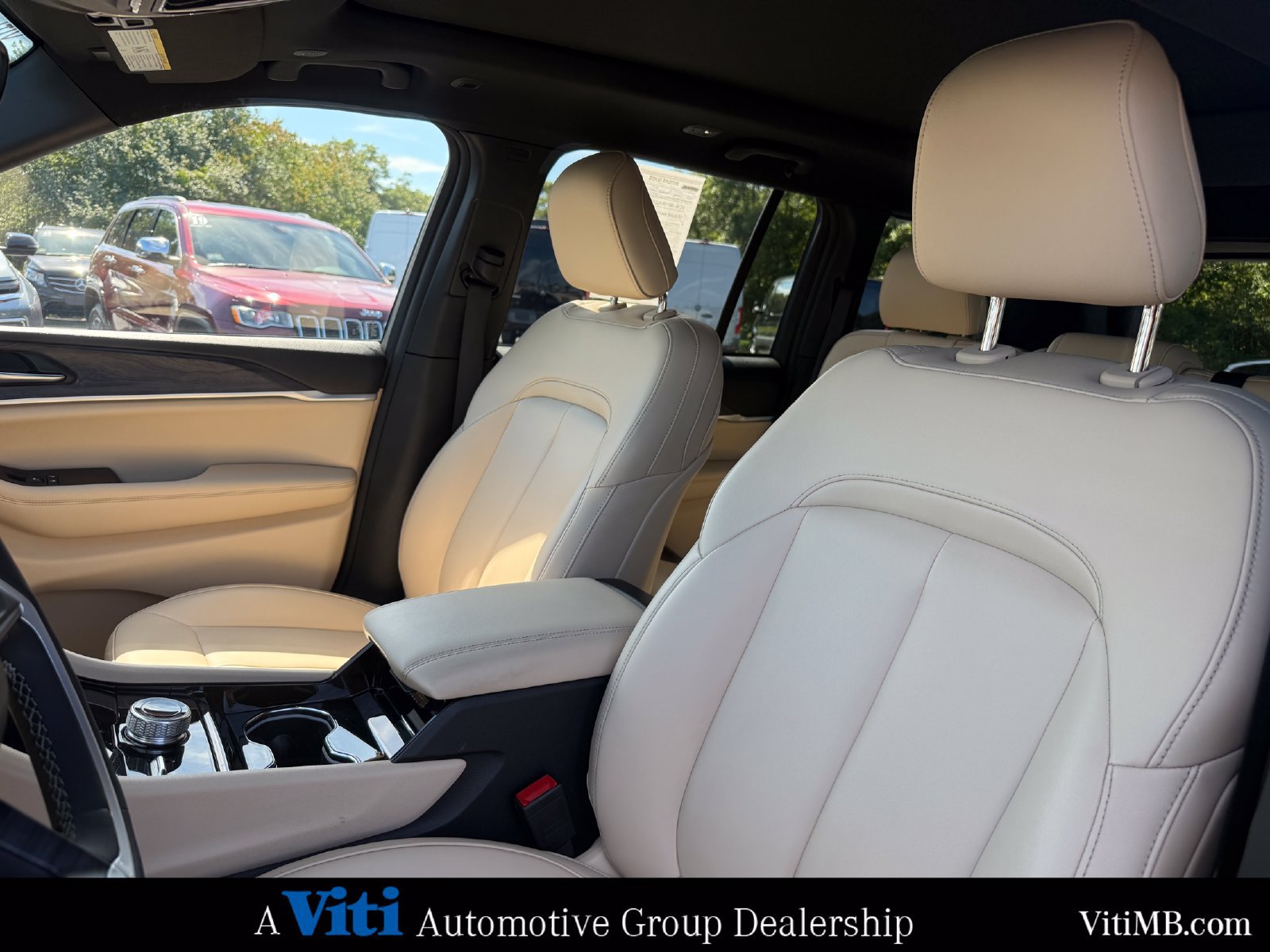 Used 2023 Jeep Grand Cherokee Limited AWD/4WD image 18