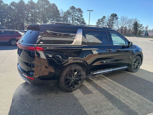 Used 2024 Kia Carnival SX Prestige image 8