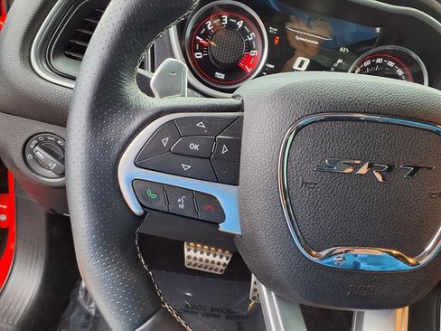 Used 2016 Dodge Challenger SRT image 32