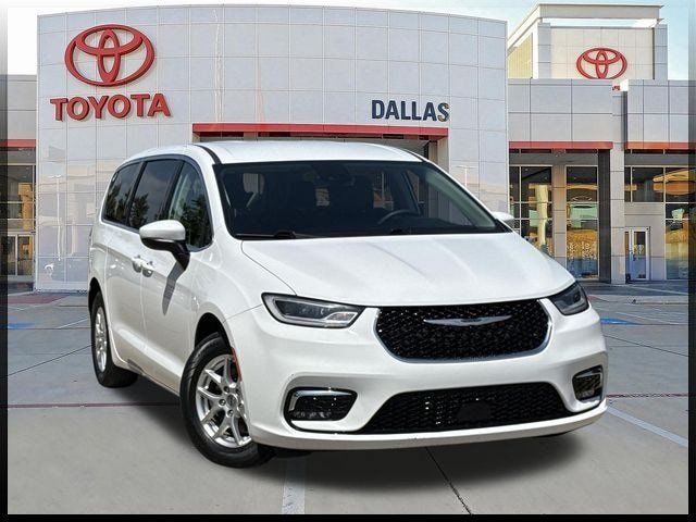 Used 2023 Chrysler Pacifica Touring-L FWD image 1