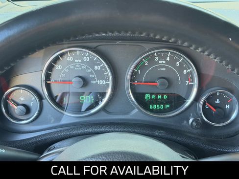 Used 2016 Jeep Wrangler Unlimited Rubicon w/ Connectivity Group AWD/4WD image 14
