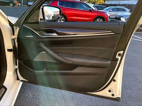 Used 2022 BMW 540i xDrive w/ M Sport Package image 27