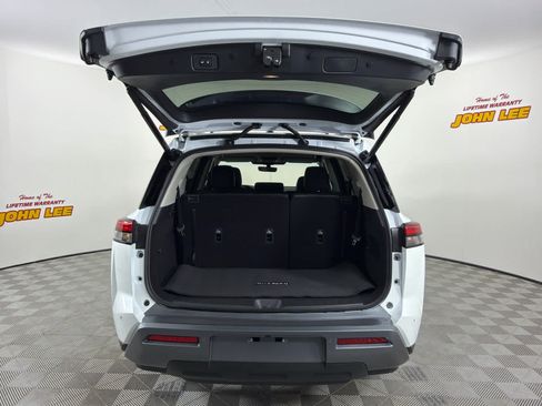 New 2026 Nissan Pathfinder SL FWD image 5