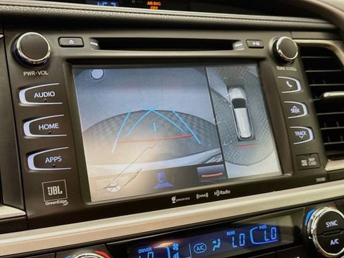 Used 2018 Toyota Highlander Limited Platinum AWD/4WD image 14