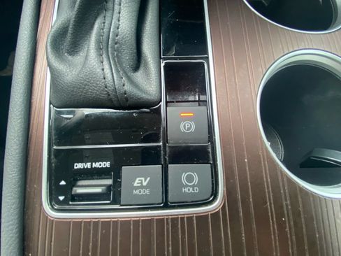 Used 2024 Toyota Sienna XLE FWD image 22