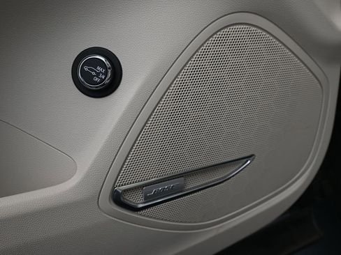 Used 2023 Buick Envision Avenir AWD/4WD image 21