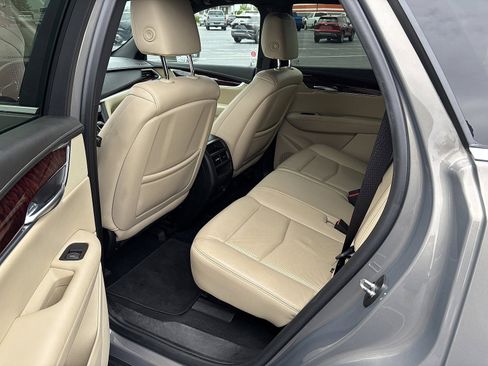 Used 2018 Cadillac XT5 Luxury w/ Driver Awareness Package AWD/4WD image 5