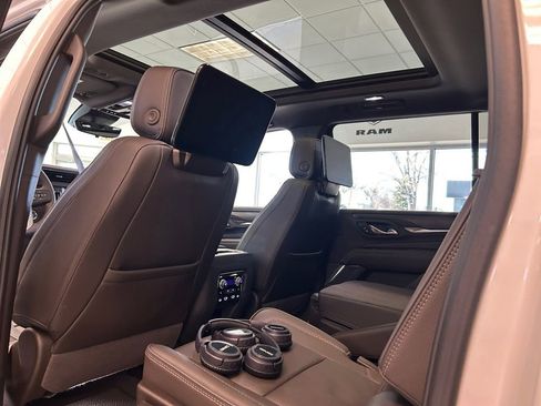 Used 2024 GMC Yukon XL Denali w/ Advanced Technology Package AWD/4WD image 25