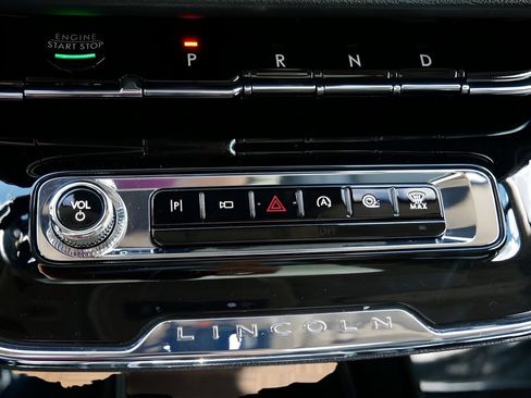 Used 2025 Lincoln Corsair Reserve w/ Equipment Group 202A AWD/4WD image 25