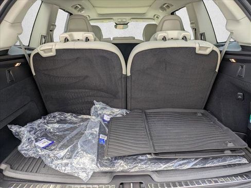 Used 2025 Volvo XC90 T8 Ultra w/ Protection Package Premier image 17