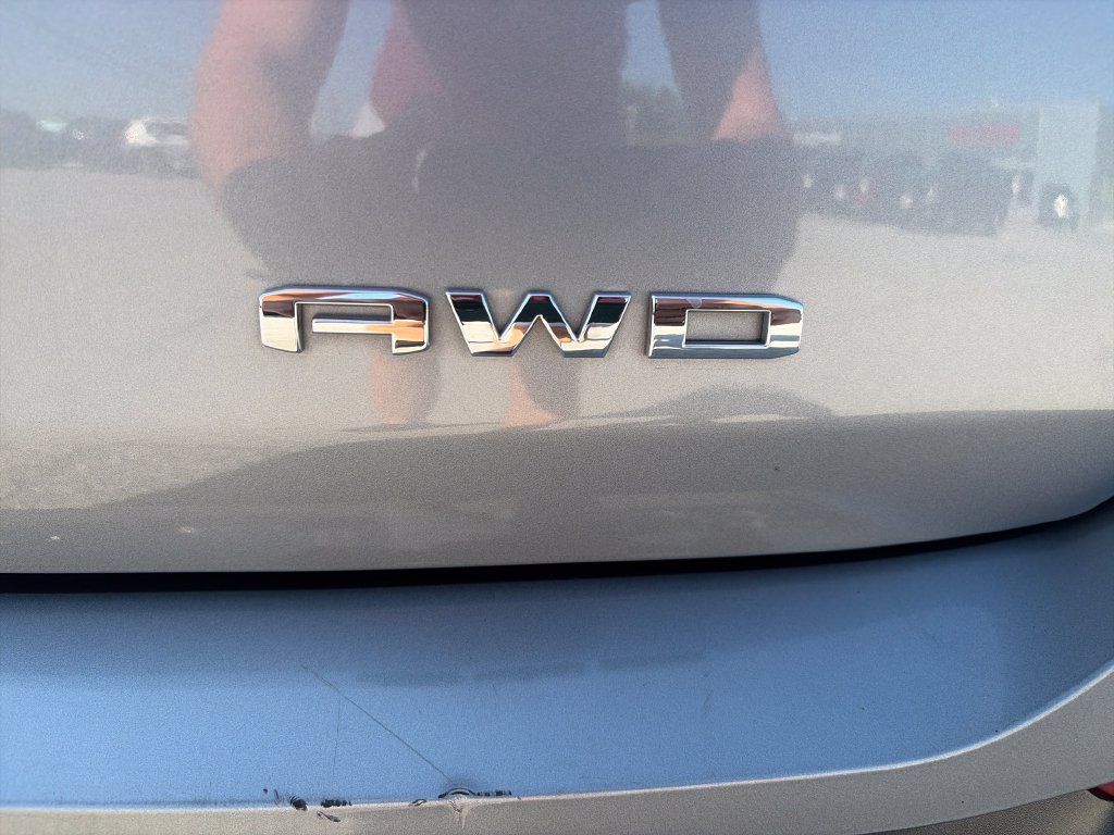 Used 2024 GMC Terrain SLE AWD/4WD image 34