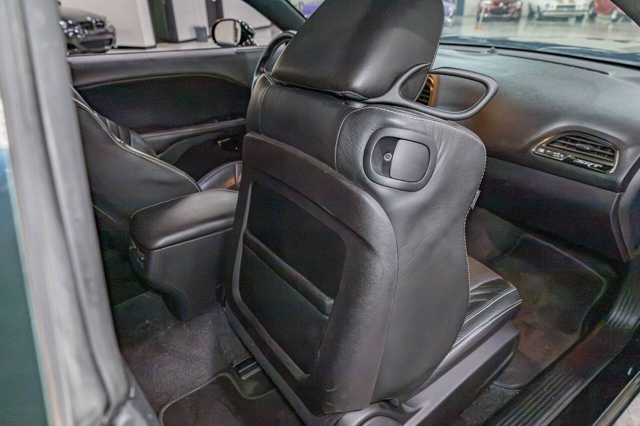 Used 2016 Dodge Challenger SRT Hellcat RWD image 38