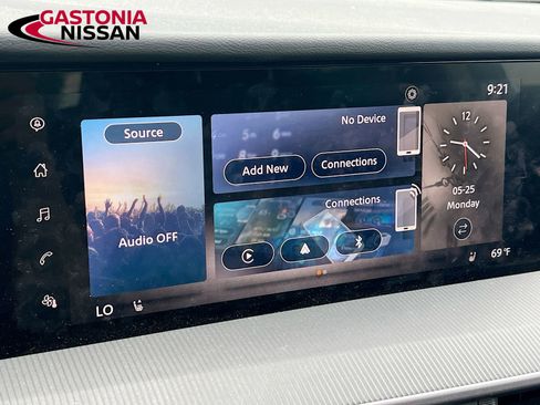 Used 2025 Nissan Murano SV FWD image 18