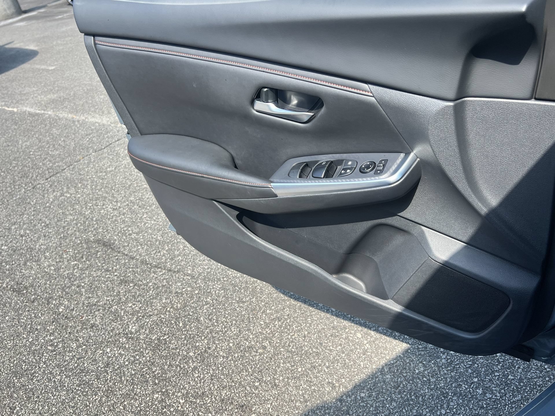 Used 2025 Nissan Sentra SR FWD image 14