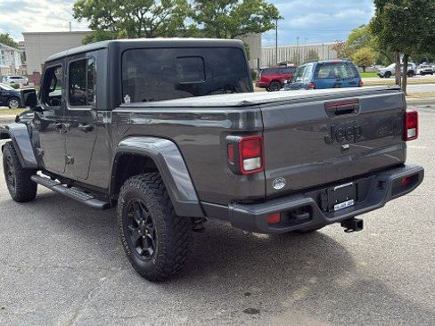 Used 2021 Jeep Gladiator Sport image 4