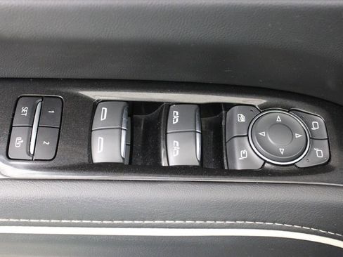 Used 2022 Cadillac Escalade Premium Luxury image 19