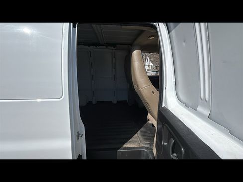 Used 2022 Chevrolet Express 2500 Extended image 23