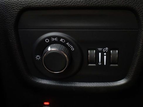 Used 2023 Jeep Grand Cherokee Laredo image 16