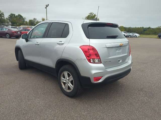 Used 2022 Chevrolet Trax LS w/ Tint and Cruise Package AWD/4WD image 28