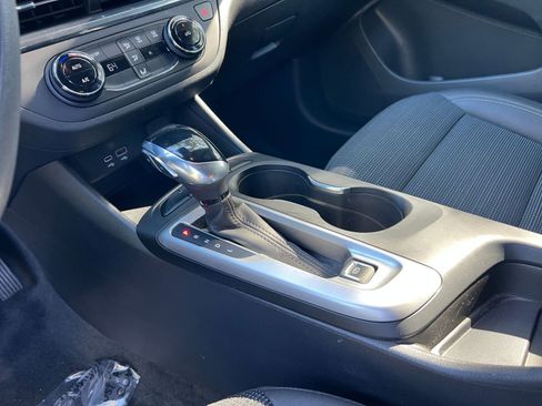 Used 2025 Buick Envista Preferred image 49