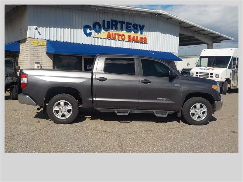 Used 2017 Toyota Tundra SR5 AWD/4WD image 11