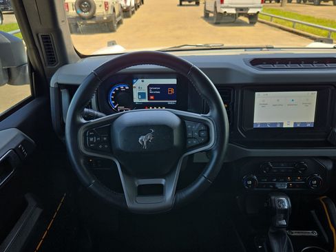 Used 2023 Ford Bronco Badlands w/ Sasquatch Package AWD/4WD image 29