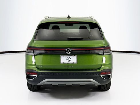 Used 2025 Volkswagen Taos SE w/ Panoramic Sunroof Package image 6