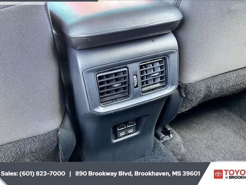 Used 2025 Toyota RAV4 XLE AWD/4WD image 25