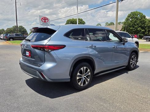 Used 2022 Toyota Highlander XLE FWD image 15