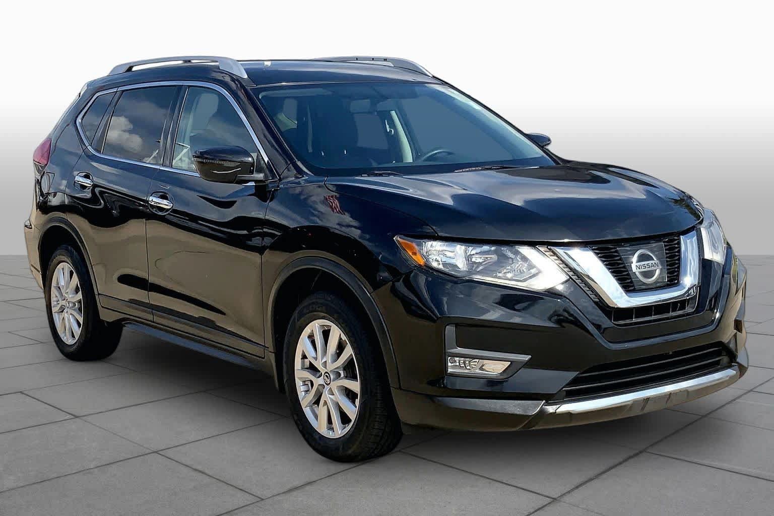 Used 2017 Nissan Rogue SV FWD image 3