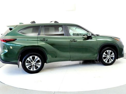 Certified 2024 Toyota Highlander XLE AWD/4WD image 6