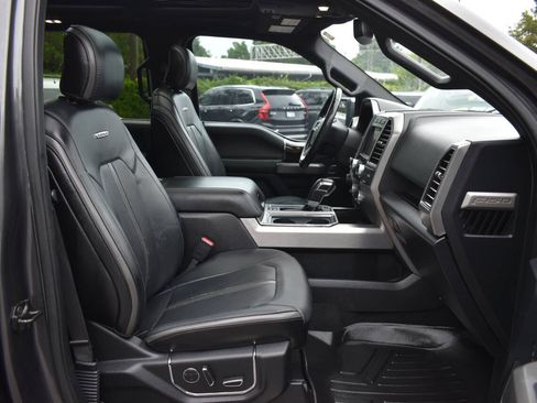 Used 2017 Ford F150 Platinum w/ Equipment Group 701A Luxury AWD/4WD image 9