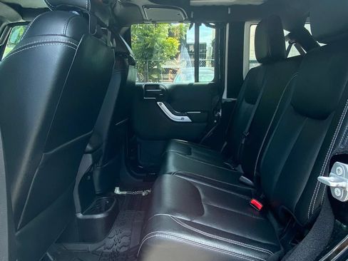 Used 2015 Jeep Wrangler Unlimited Sahara w/ Connectivity Group AWD/4WD image 12