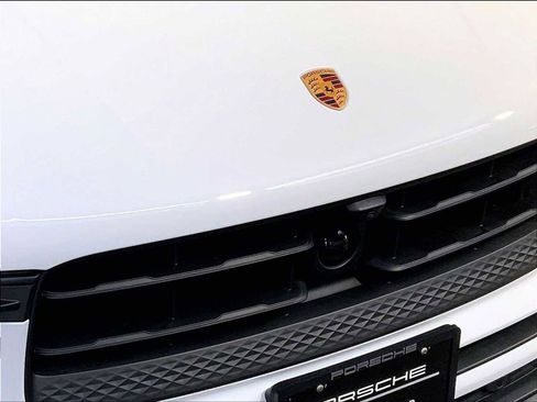 Certified 2025 Porsche Macan image 34