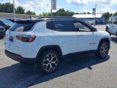 Used 2025 Jeep Compass Limited AWD/4WD image 6