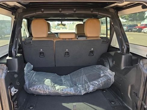 Used 2023 Jeep Wrangler Unlimited Sahara w/ Cold Weather Group image 11