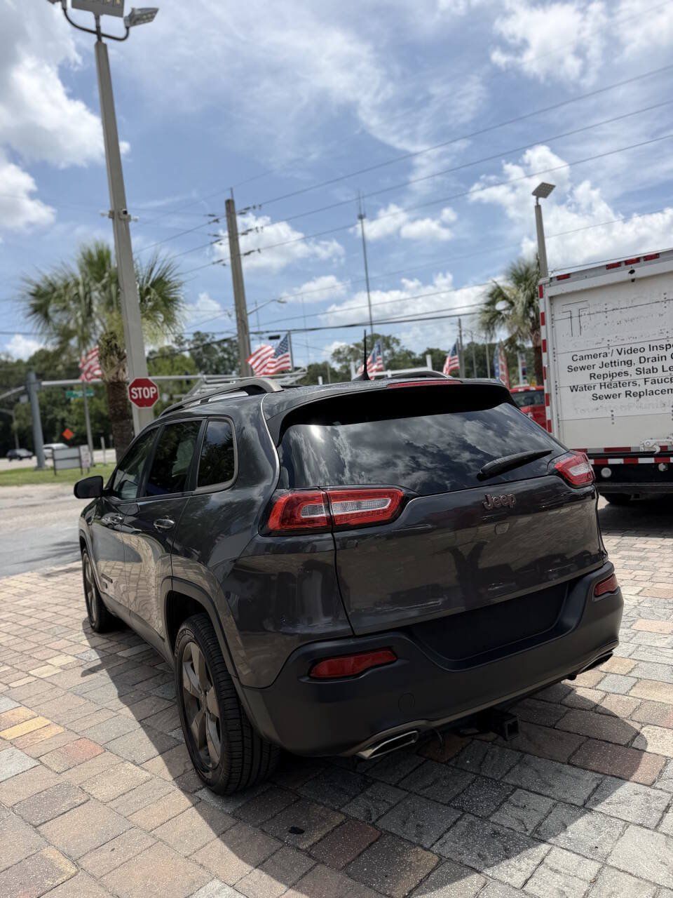 Used 2017 Jeep Cherokee 75th Anniversary FWD image 9