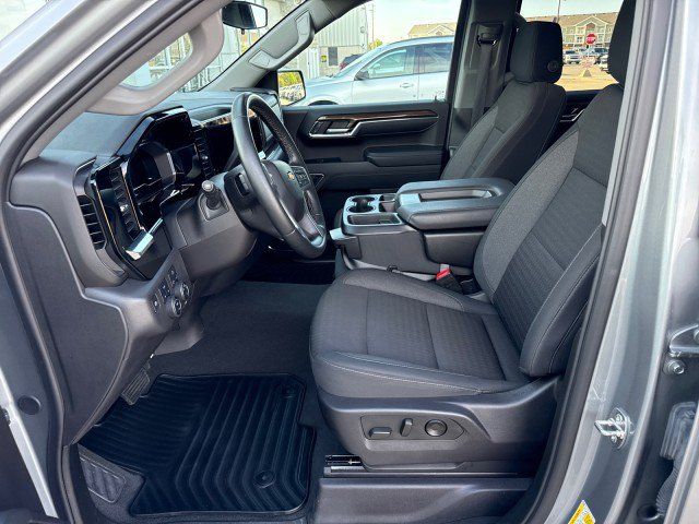 Used 2024 Chevrolet Silverado 1500 LT AWD/4WD image 16