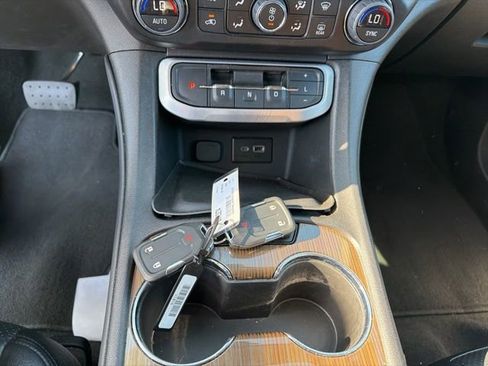 Used 2023 GMC Acadia SLE w/ Elevation Edition FWD image 29