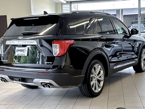 Certified 2021 Ford Explorer Platinum w/ Equipment Group 601A AWD/4WD image 4