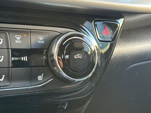 Used 2025 Chevrolet Trax LT w/ LT Convenience Package image 29