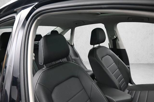 Used 2024 Volkswagen Jetta SE FWD image 30