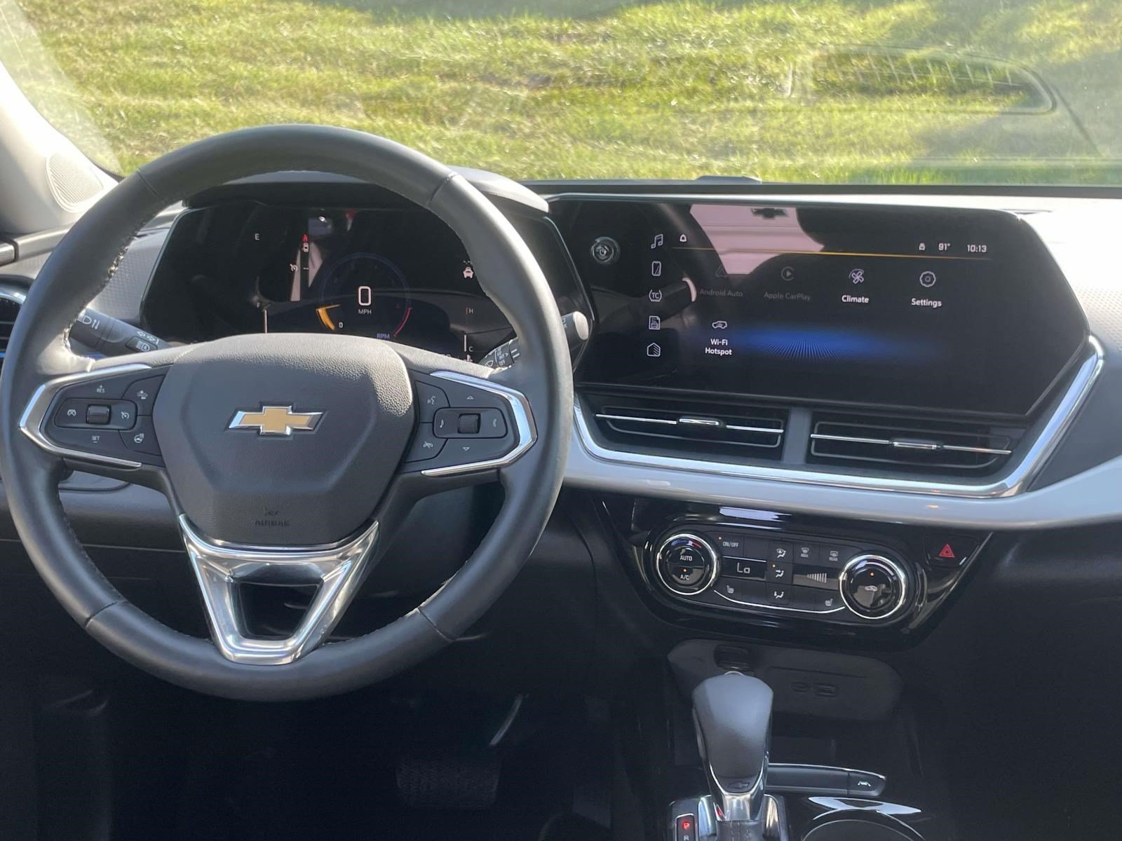 Used 2025 Chevrolet Trax LT w/ LT Convenience Package FWD image 12