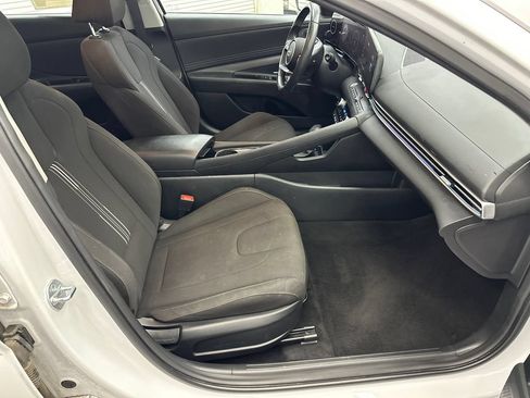 Used 2025 Hyundai Elantra SEL FWD image 13