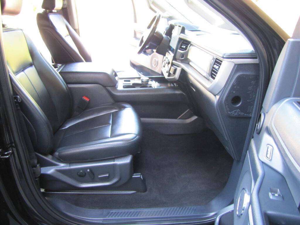 Used 2024 Ford Expedition XLT RWD image 19