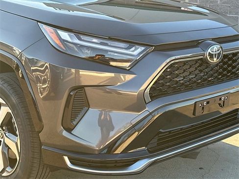 New 2025 Toyota RAV4 SE image 10